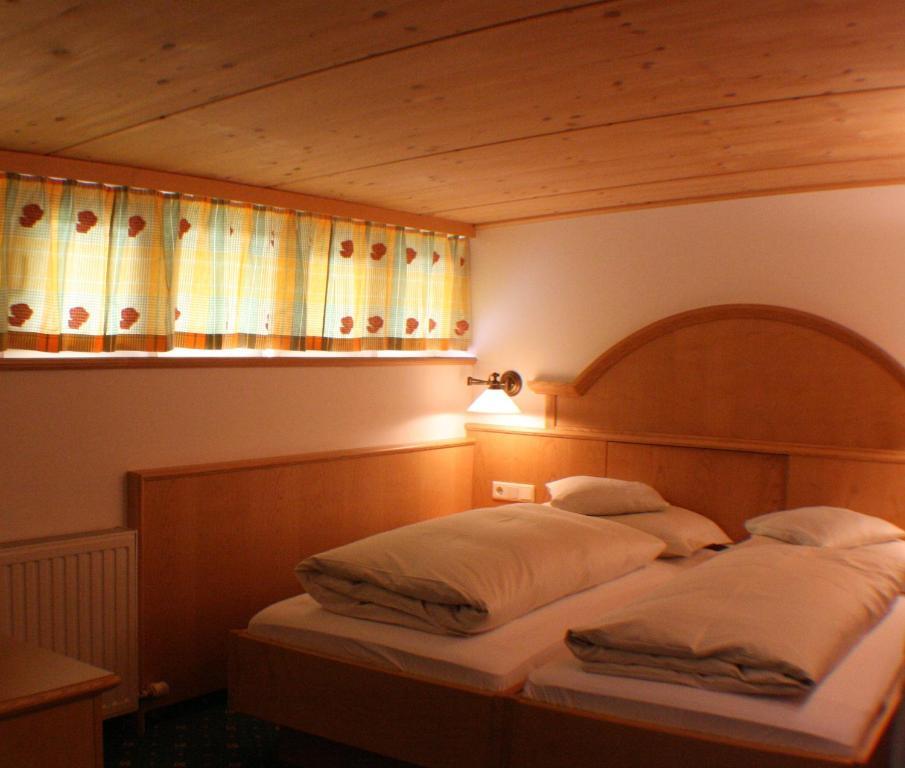 Hotel Garni Larchenhof Lech am Arlberg Δωμάτιο φωτογραφία